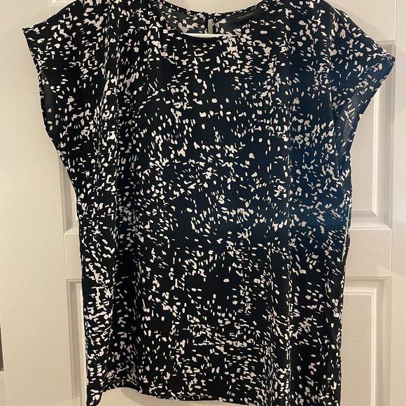 Small Black and Ivory Halogen Blouse - Picture 5 of 6